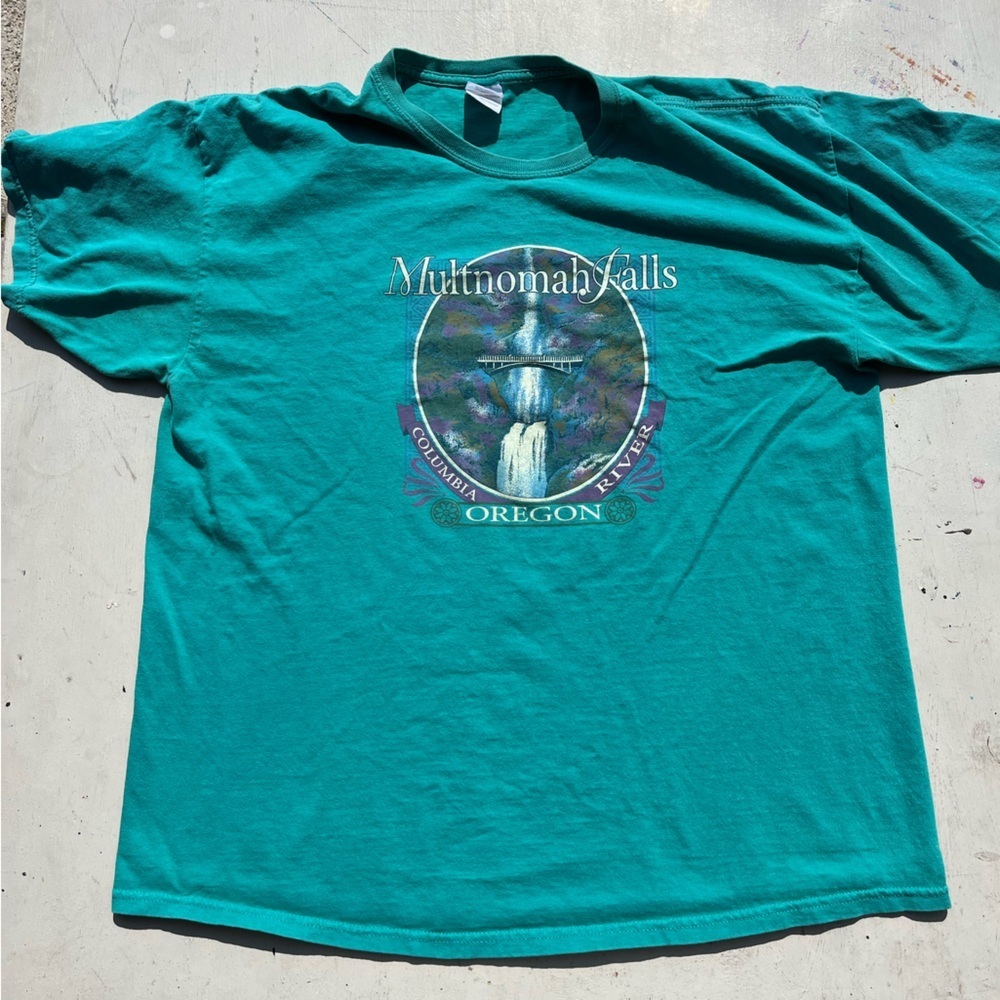 Men's Multnomah Falls T-Shirt Green Spell-Out Logo XL Oregon Waterfall Tourist